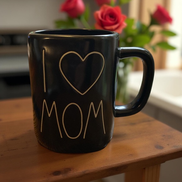 “I ❤️ MOM” Black Ceramic Mug – Pre-Owned Excellent Condition - Picture 1 of 5